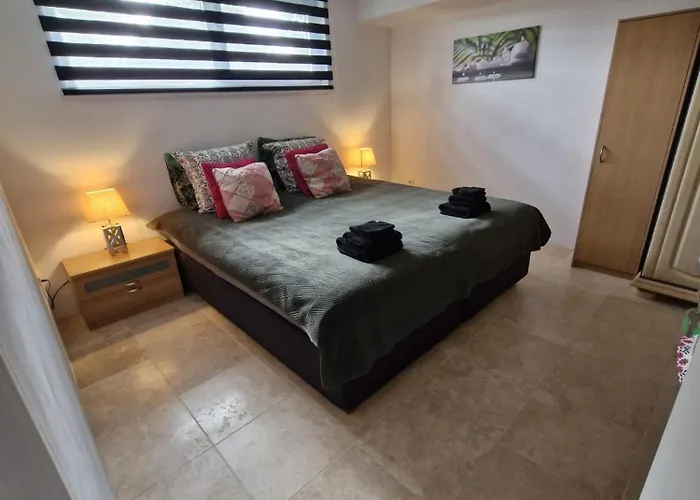 Malina Fruits Bed & Breakfast *