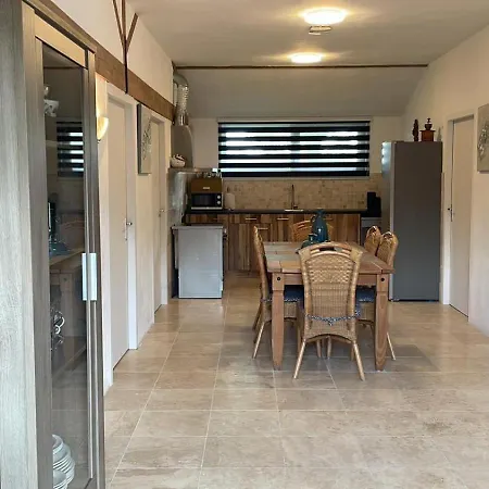 לינה וארוחת בוקר Malina Fruits *