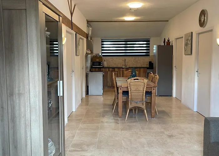 לינה וארוחת בוקר Malina Fruits *